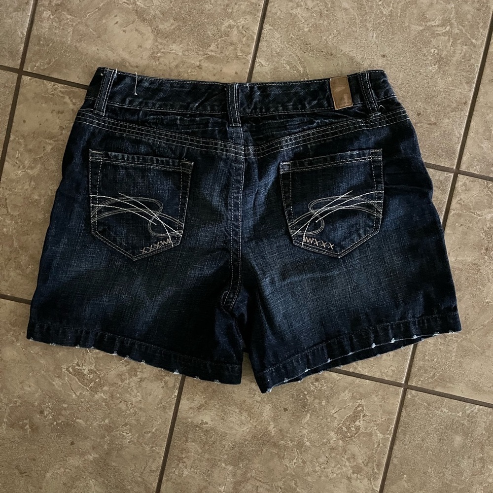 MAURICES JEAN SHORTS WOMEN SIZE 9/10 STRETCH - LIKE NEW